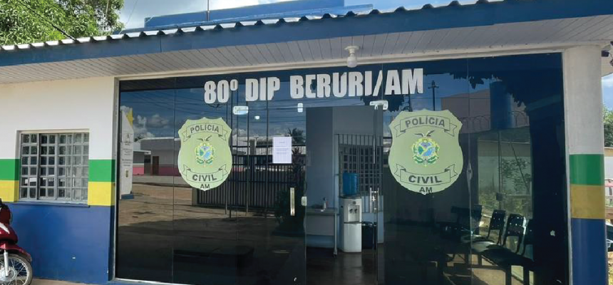 A Polícia Civil do Amazonas (PC-AM), por meio da 80ª Delegacia Interativa de Polícia (DIP) de Beruri (a 173 quilômetros de Manaus), com o apoio da Polícia Militar do Amazonas (PMAM), cumpriu, na quarta-feira (09), mandado de prisão preventiva em nome de Raimundo da Silva Borges Filho, de 42 anos, pelo homicídio qualificado de Jerilson Franco de Souza, de 28 anos. O crime foi praticado em 2012, no bairro Zumbi dos Palmares, zona leste de Manaus.