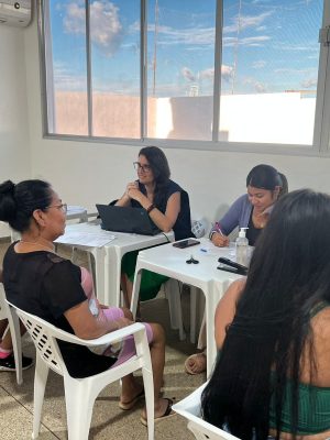 A Defensoria Pública do Estado do Amazonas (DPE-AM) realizou, no início deste mês, um mutirão de atendimentos jurídicos gratuitos, no município de Beruri, distante 173 quilômetros de Manaus. A ação buscou atender demandas represadas da população, especialmente aquelas relacionadas a direitos de família, como regularização de guarda, pensão alimentícia, além de registros civis básicos, como certidões de nascimento, óbito e segunda via de documentos.