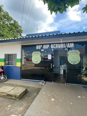 A Polícia Civil do Amazonas (PC-AM), por meio da 80ª Delegacia Interativa de Polícia (DIP) de Beruri (a 173 quilômetros de Manaus), cumpriu, no domingo (14), mandado de prisão preventiva de um homem, de 26 anos, por estupro de vulnerável de crianças. A prisão ocorreu no bairro Centro, naquele município.