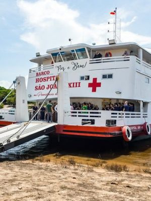 O município de Beruri, distante 173 quilômetros de Manaus, recebe até o dia 29 de outubro a 20ª expedição do Barco Hospital São João XXIII, que está ancorado na comunidade Castanho desde sexta-feira (24). A embarcação oferece consultas, exames e cirurgias de baixa e média complexidade, beneficiando moradores de áreas ribeirinhas de difícil acesso no interior do Amazonas.