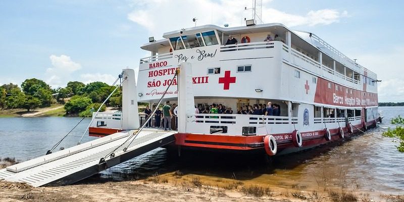 O município de Beruri, distante 173 quilômetros de Manaus, recebe até o dia 29 de outubro a 20ª expedição do Barco Hospital São João XXIII, que está ancorado na comunidade Castanho desde sexta-feira (24). A embarcação oferece consultas, exames e cirurgias de baixa e média complexidade, beneficiando moradores de áreas ribeirinhas de difícil acesso no interior do Amazonas.